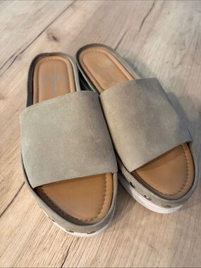 PAOLO TAUPE GRAY SUEDE STUDDED PLATFORM SLUDE SANDALS SIZE 6